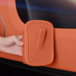 🥳 PROMOÇÃO QUENTE DE 2026 🥳💞 Mais de 50 mil unidades vendidas! 🚗🧺 66% de desconto! Suporte para copos em couro para a porta do carro – Abertura larga, fácil acesso a bebidas e ao telemóvel. Fixação segura com clipe. Couro PU, resistente e elegante. 🛡️✨