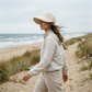Chapéu de sol elegante e dobrável para mulher com UPF 50+ – Chapéu de alça largo de algodão com aba para o pescoço e alça ajustável 🌞🇬🇧 | Compacto, respirável e pronto para a praia
