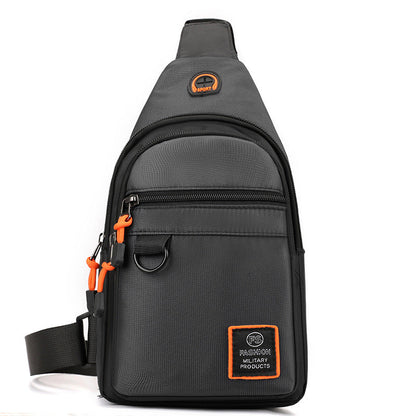🎒 DESCONTO DE 50% POR TEMPO LIMITADO! ✨ Mochila a tiracolo impermeável com vários bolsos – arrumação organizada, alça ajustável, entrada para auscultadores 🌧️